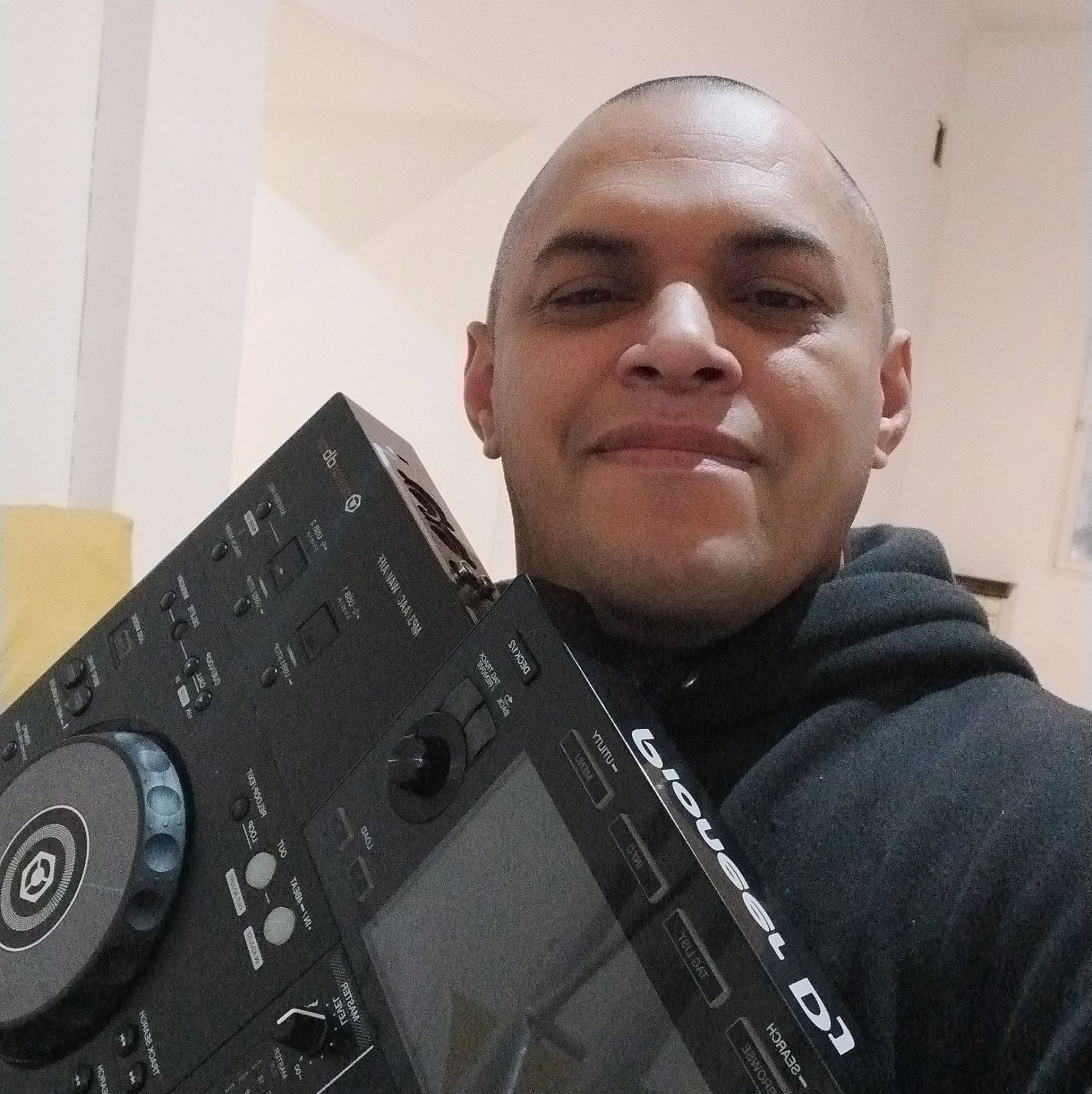 Profile picture of DJ francis in the mix